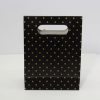 Karton Täschli mit Mäscheli schwarz/gold 16x6cm – Bild 2