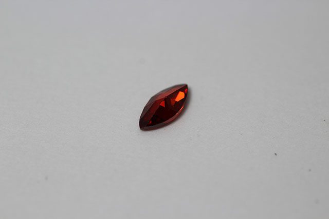 Cubic Zirkonia oval rot 4x8mm